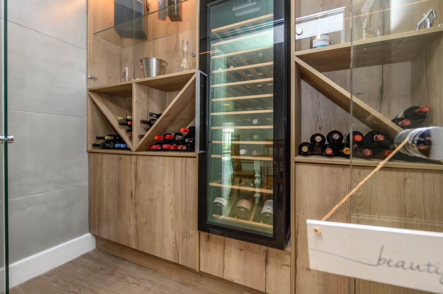 4 Bedroom Property for Sale in Summerstrand Eastern Cape